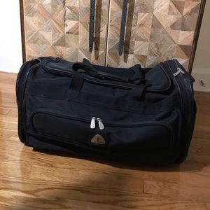 London Fog travel bag + matching cosmetic bag